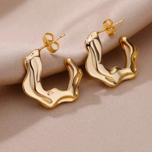 Zara 18k Gold Color Plated Wave Design Gold Hoop Earrings - Picture 3 of 9